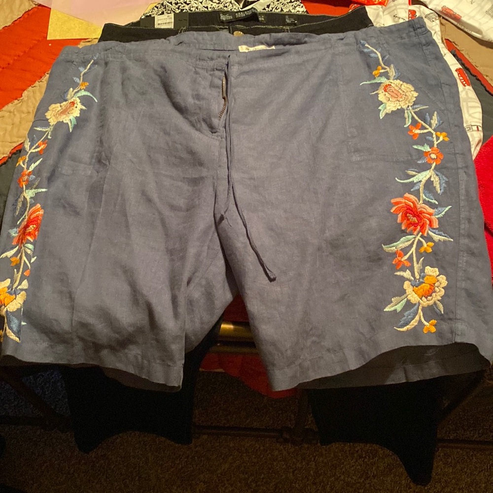 Johnny Was embroidered linen shorts
